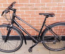 Ladies giant liv bike in nearly new condition