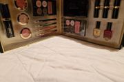 Elizabeth Arden Make Up Set - Absolute Bargain