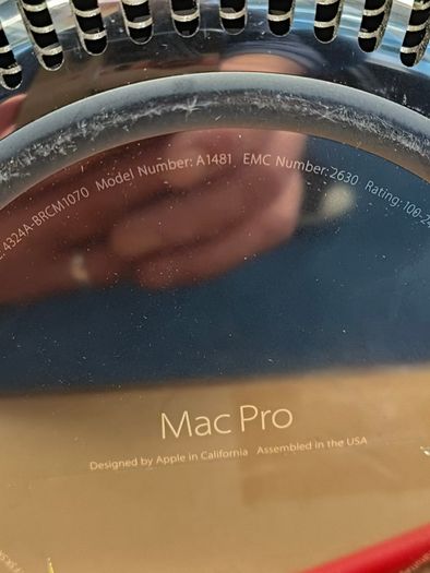 Apple Mac Pro (Late 2013) A1481 3.7GHz Intel Xeon E5, 32GB RAM, 1TB SDD macOS Sequoia (Graphics: AMD FirePro D300 2GB)