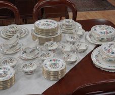 Aynsley Pembroke 68-Piece Fine Bone China Dinner Set for 12