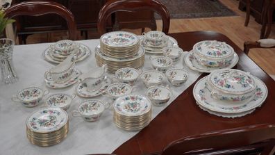 Aynsley Pembroke 68-Piece Fine Bone China Dinner Set for 12