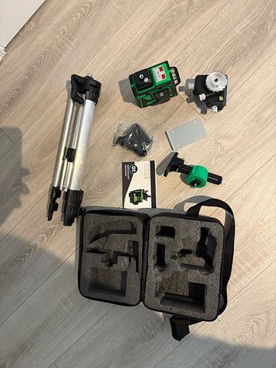 12 lines 3D laser kit + tripod 100 euro , no tripod 80 euro