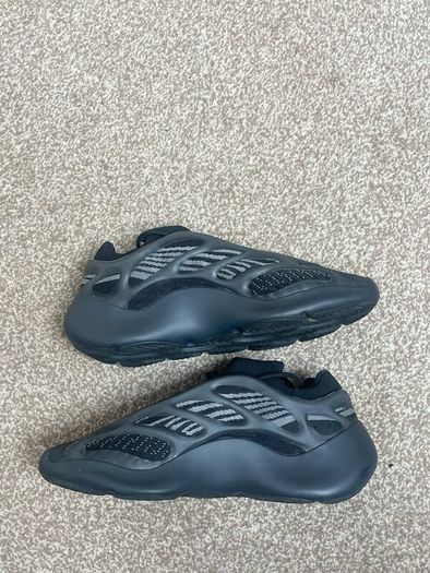 adidas Yeezy 700 V3 Alvah Black UK 9.5 / EU 44