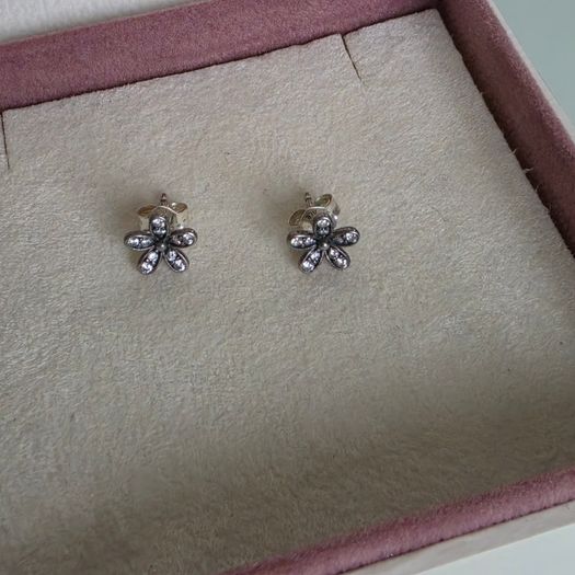 Pandora dazzling daysi flower earrings in great condition fully hallmarked
