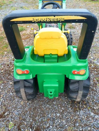 LittleTykes folding slide . 85 EURO and John deere Ride on tractor 40 euro