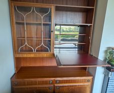 Vintage mahogany/mahogany-veneered cocktail or drinks cabinet