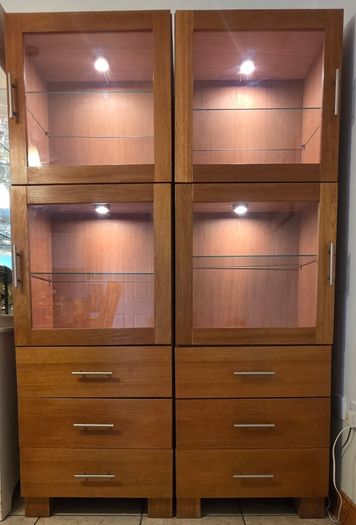 Display cabinet with lights