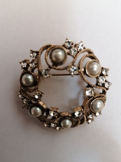 Broach Gold Tone Pearl and CZ Vintage