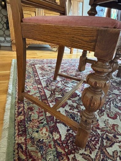 Dining room table & 8 chairs