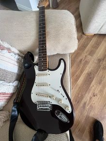 FENDER Squier Stratocaster "Electric Guitar" with Hard Case