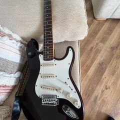 FENDER Squier Stratocaster "Electric Guitar" with Hard Case