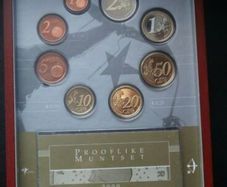 Euro Coin Set Netherlands 2000. 8 coins. 3.88 Euro .PROOFLIKE QUALITY SET!