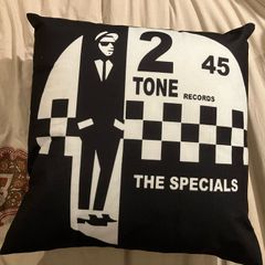 2 tone cushion covers the specials