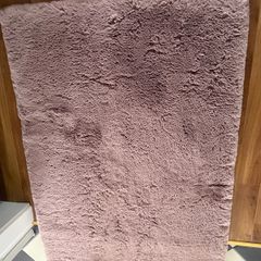 Pink faux fur rug 175x125cm