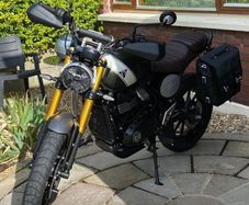 Triumph Scrambler 400 x