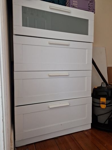 Chest of drawers