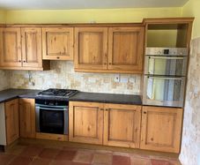 Fitted Kitchen with breakfast bar
