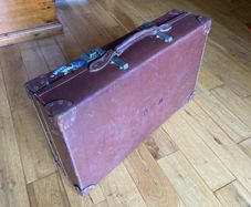 Vintage leather suitcase (expanding)