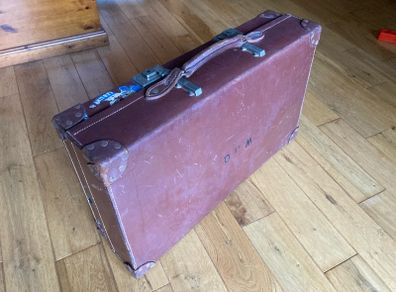 Vintage leather suitcase (expanding)
