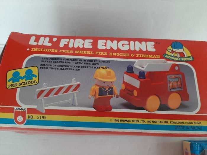Vintage fire engine with play people and fireman Sam jigsaws