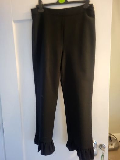 friill leg trousers