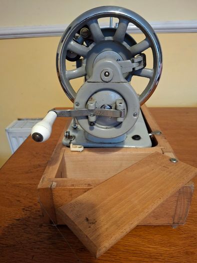 Novum Sewing Machine