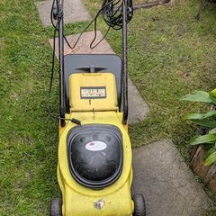 Electric lawnmower
