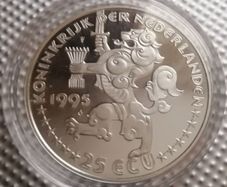 1995 Netherlands Queen Wilhelmena Silver Proof 25 ecu coin. Official commemorative collection