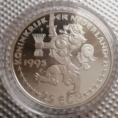 1995 Netherlands Queen Wilhelmena Silver Proof 25 ecu coin. Official commemorative collection