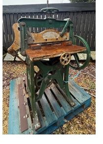 Cast iron hand-operated guillotine