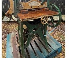 Cast iron hand-operated guillotine