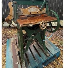 Cast iron hand-operated guillotine