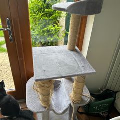 Cat tree