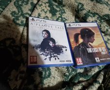 Ps5 disc version and controller plus games and box