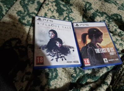 Ps5 disc version and controller plus games and box