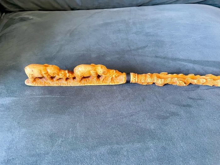 Vintage 1970s Repro Hand Carved Shoehorn with Elephant Motif Handle in sturdy Resin