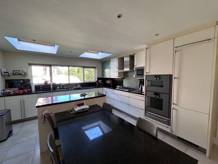 SieMatic Kitchen with Granite Worktops and Appliances