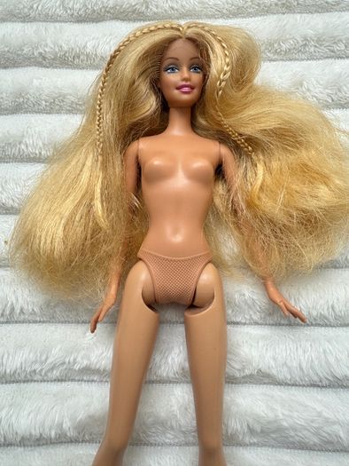 Belly Button Barbie 1999 Blonde With 2 braids Used Damaged hand Please look at the pictures