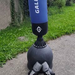 Freestanding punch bag