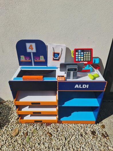 Wooden play shop
