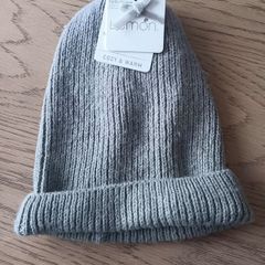 Light gray ribbed knit beanie