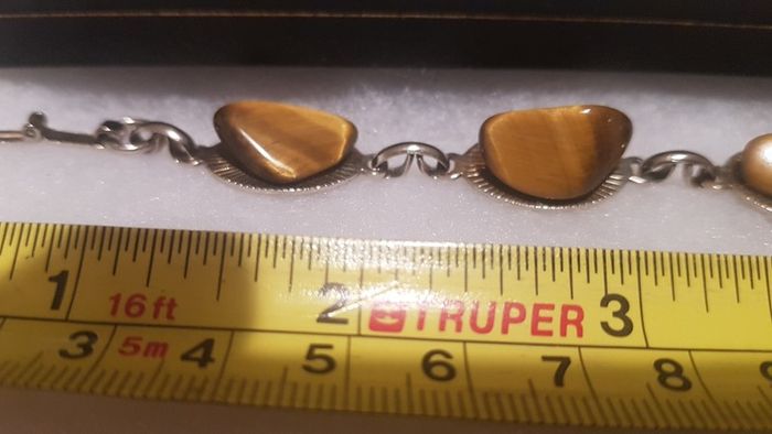 tiger eye bracelet,,good condition,buyer collects or pays postage, thank you, take as is,see pictures for condition