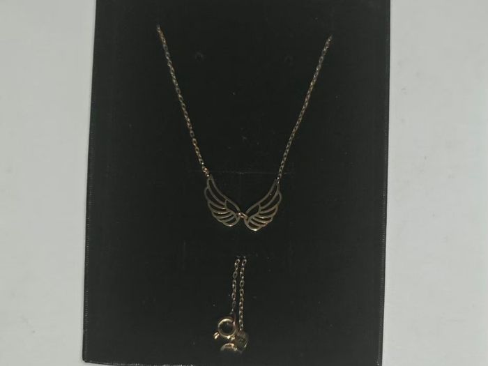 8kt Gold Necklace with 8kt Angel wings