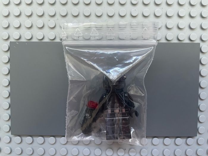 lego Star Wars sw0520 Imperial Gunner minifigure- Helmet with Silver Imperial Logo, Light Nougat Head, Open Mouth