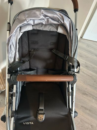 Uppababy Vista 2 with carrycot, newborn insert and universal footmuff fleace