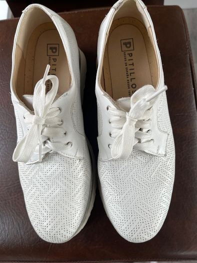 Ladies PITILLOS Winter white / cream wedged SOFT LEATHER Shoes boots Size 39 Uk 6. High Quality.  In really super condition