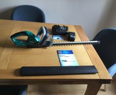 Cordless hedge trimmer