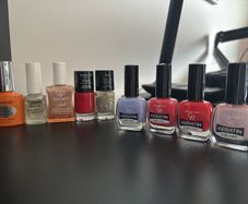 Nail Polishes with case