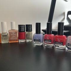 Nail Polishes with case