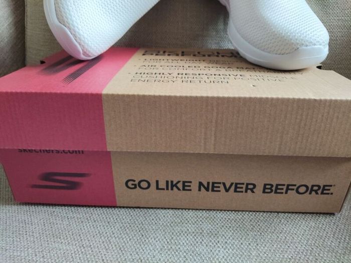 ladies Sketchers Slip On Trainers New With Box Machine Washable